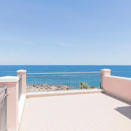 Sara Costa Pergola أوغوستا